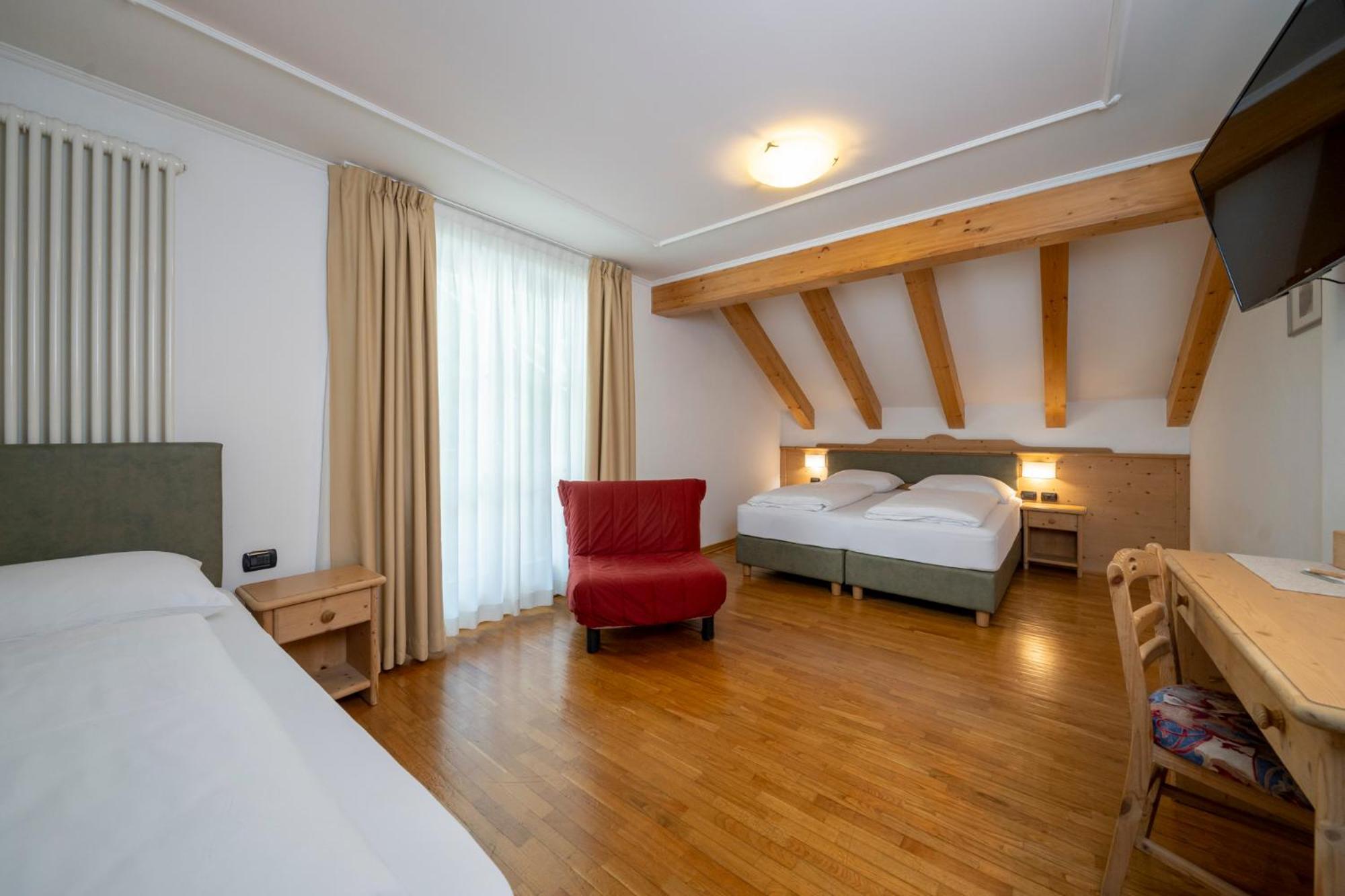 Hotel Erica Tesero Eksteriør bilde